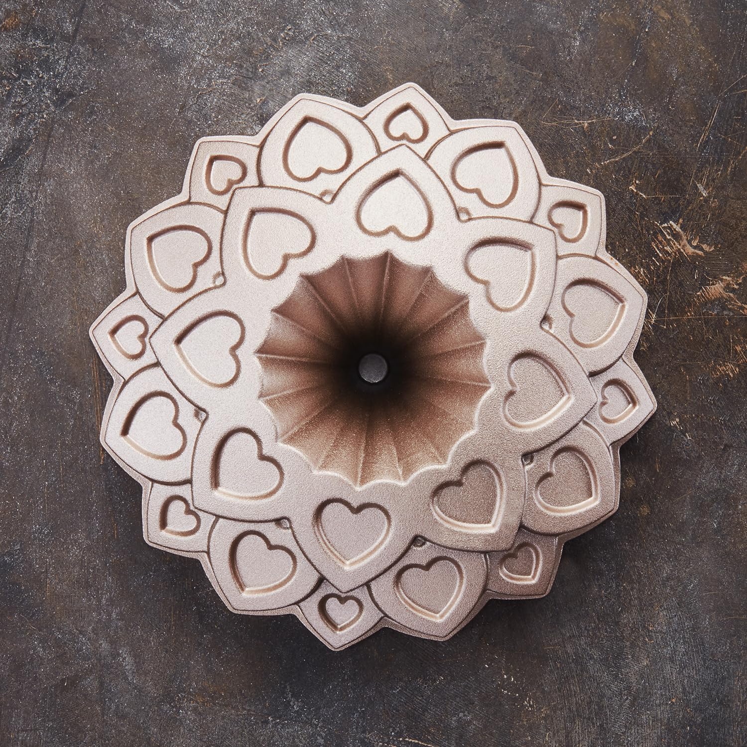 birkmann-contoura-aluguss-kuchenform-love-25-cm-herz-design-champagner-antihaftb image 4