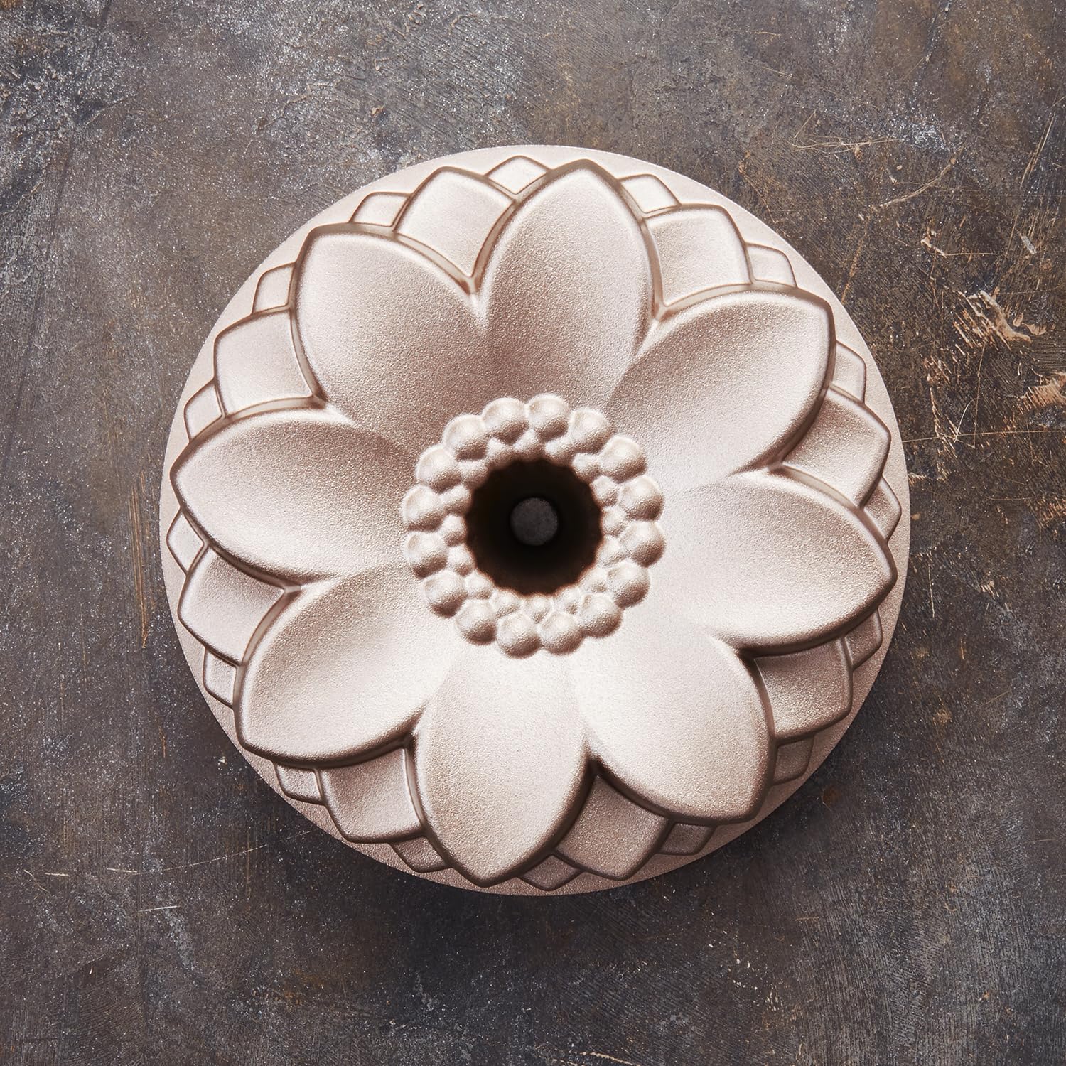 birkmann-kuchenform-flora-gugelhupfform-bronze-22-cm-aluguss-mit-antihaftbeschic image 4